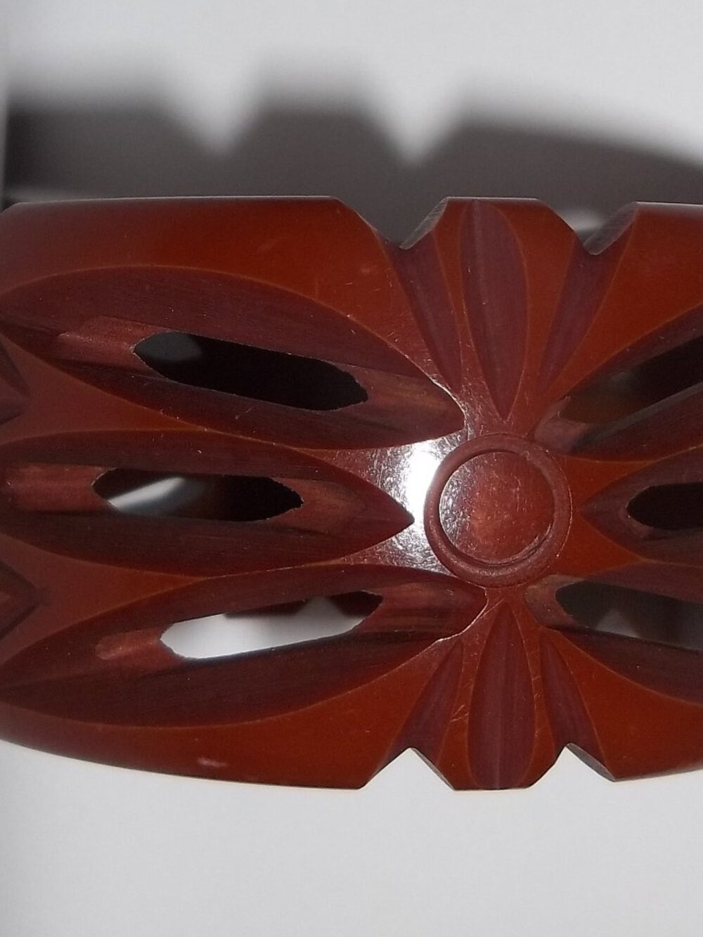 Vintage 1940's Bakelite Brown deeply carved Bangle Bracelet - Picture 2 of 8